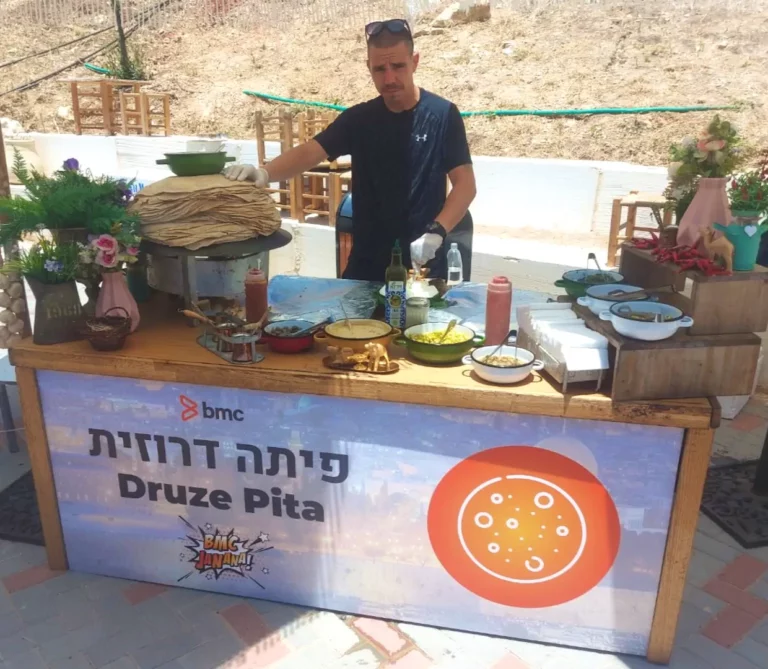 דוכן פיתה דרוזית ממותג באירוע חברה