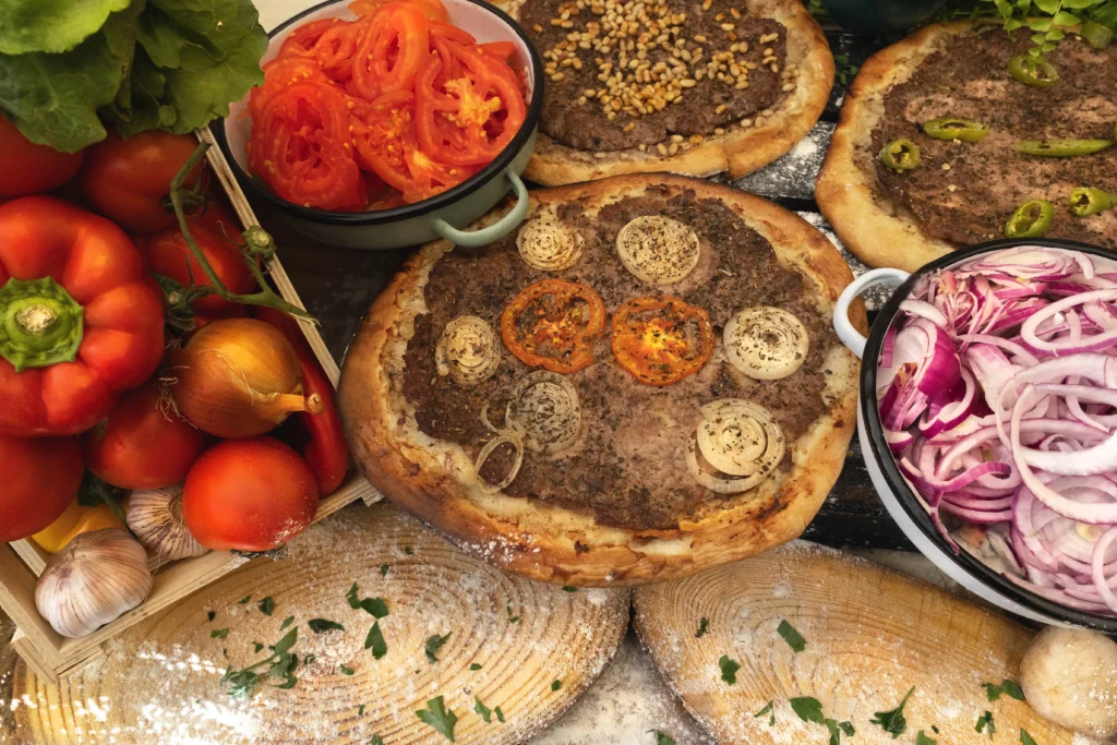 פיצות בשר טורקית מוגשות באירוע פופקולנד