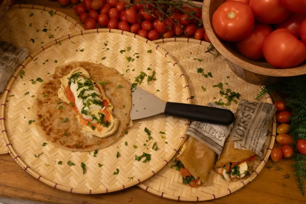 הגשת מנות מלוואח בדוכן מלוואח של פופקולנד