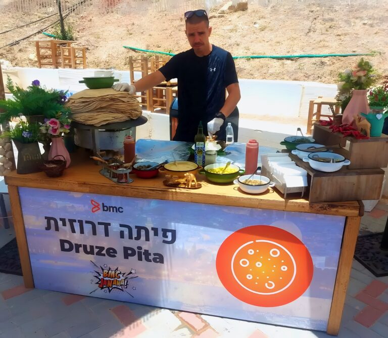 דוכן פיתה דרוזית ממותג באירוע חברה